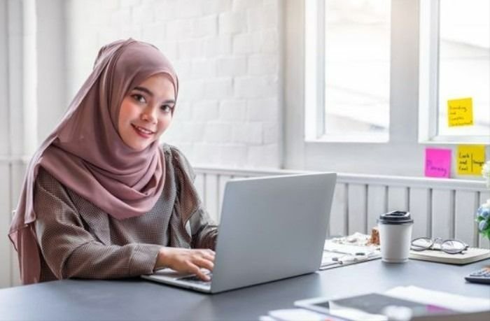 Menjaga Aurat di Dunia Kerja Tanpa Kompromi Menjaga Aurat di Dunia Kerja Tanpa Kompromi