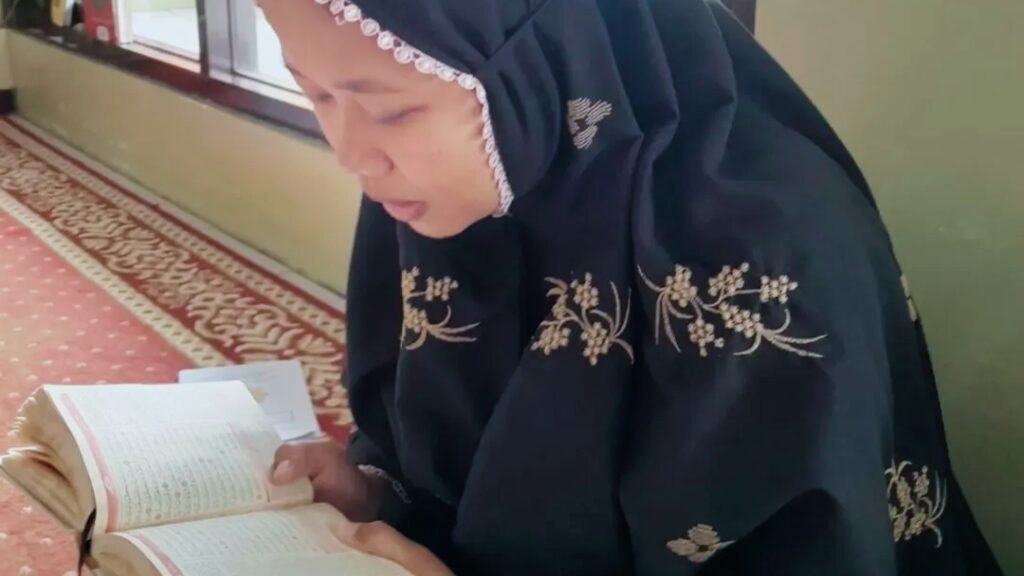 Hati yang dekat dengan Al-Qur’an akan selalu menemukan cahaya.